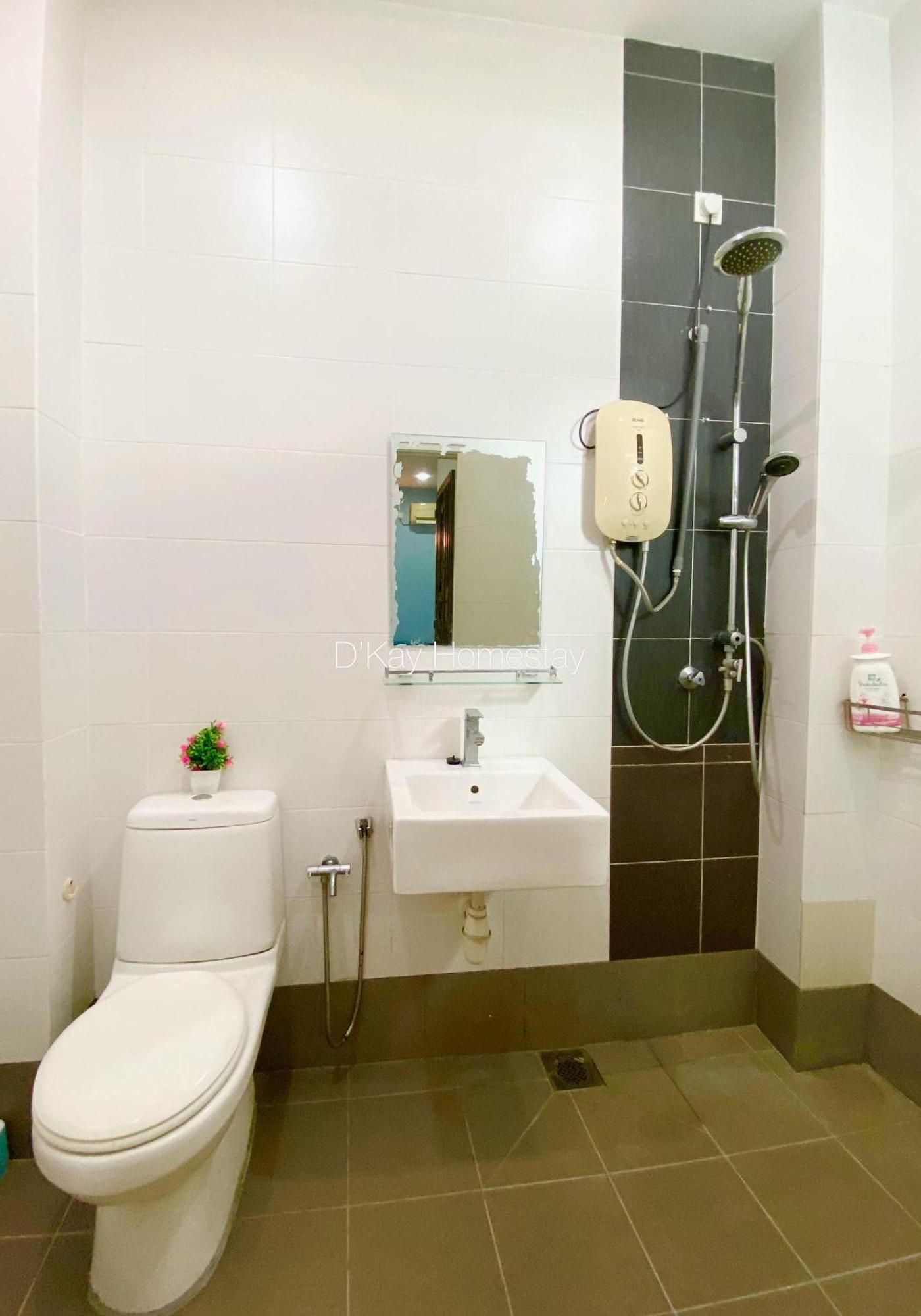4 Bedrooms Homestay, Fully Aircond In Sendayan By D'Kay Homes I 10-15 Pax Seremban Exterior photo